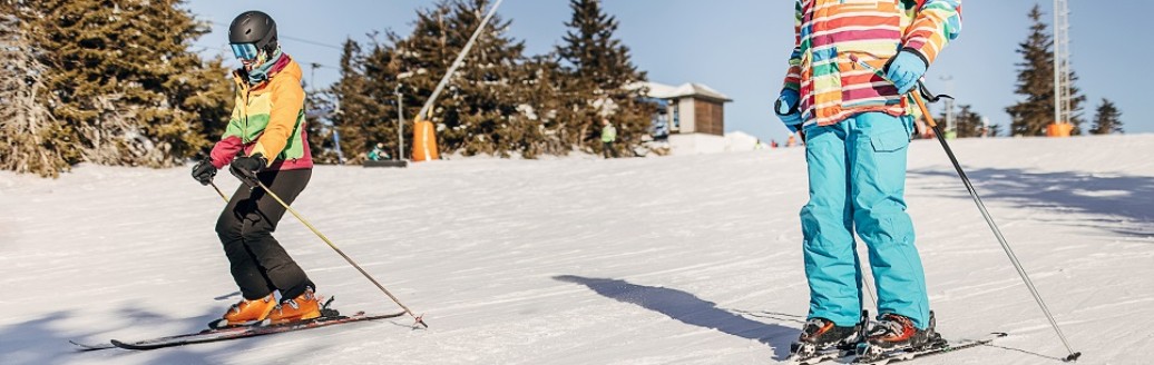 Skiurlaub: Welche Versicherungen zahlt was beim Skiunfall?