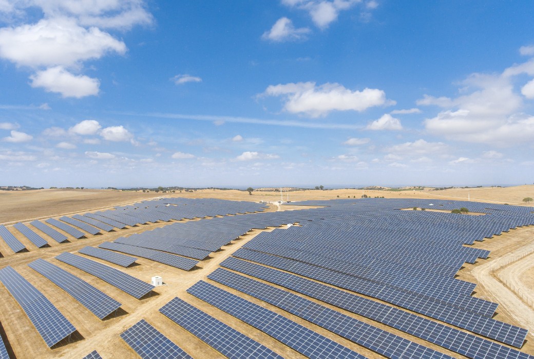 Weitläufige Solaranlage Weitläufige Solaranlage