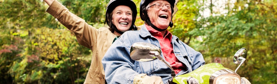 Senior Paar auf Roller