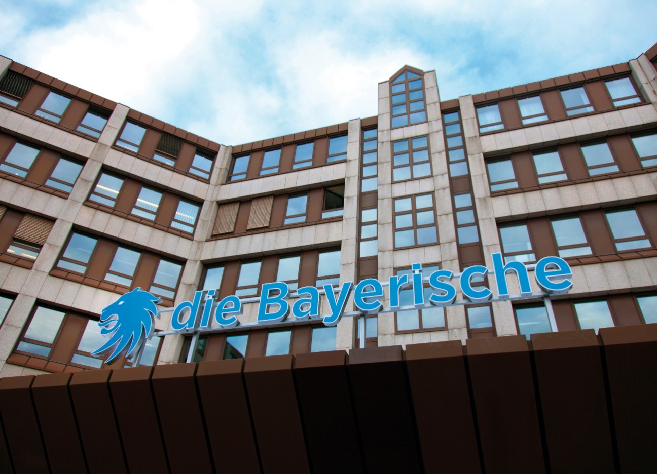 Außenansicht des Hauptsitzes der Bayerischen. Außenansicht des Hauptsitzes der Bayerischen.