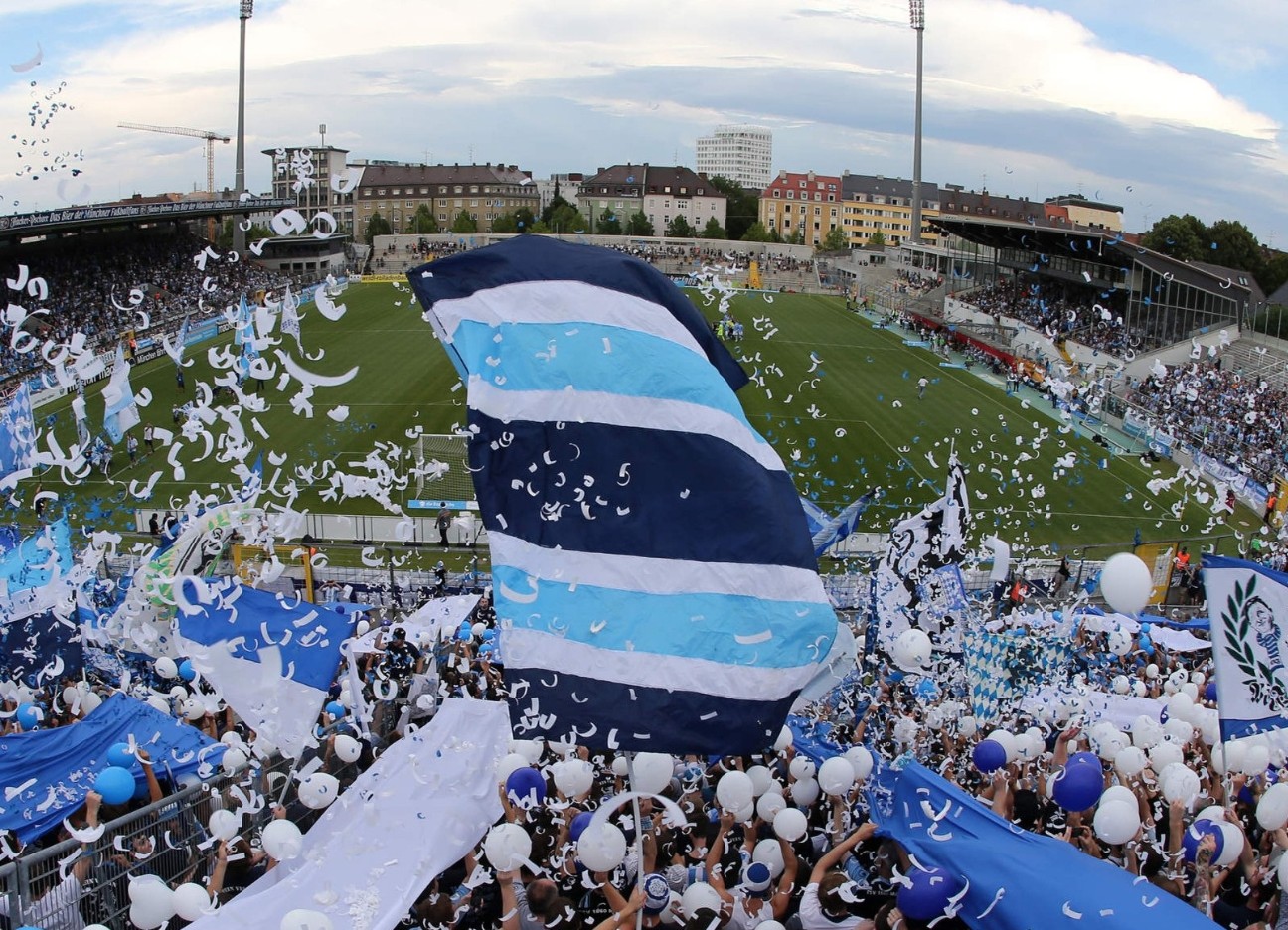Bühnenbild Sportsponsoring Spiel des TSV 1860 im Grünwalder Stadion