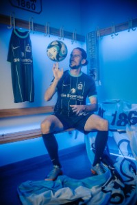 Spieler des TSV 1860 Valmir Sulejmani in der Kabine