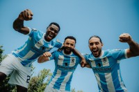 Spieler des TSV 1860 Kwadwo, Vrenezi und Vrey jubeln in die Kamera
