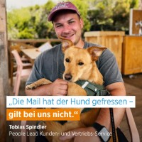 Tobias Spindler mit seinem Hund; Schriftzug: "Die Mail hat der Hund gefressen - gilt bei uns nicht."
