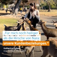 Katharina Egbers inmitten von Hirschen; Schriftzug: "Für mich noch heiliger als die Hirsche von Nara: unsere Kundenbeziehungen."