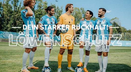 Im Hintergrund fünf Spieler des TSV 1860, im Vordergrund Schriftzug "Dein starker Rückhalt - Löwen-Schutz" Im Hintergrund fünf Spieler des TSV 1860, im Vordergrund Schriftzug "Dein starker Rückhalt - Löwen-Schutz"
