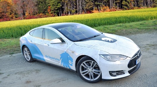 Tesla von Christian Meier