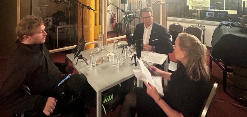 Bild von der Podcast Aufnahme mit Samuel Koch.