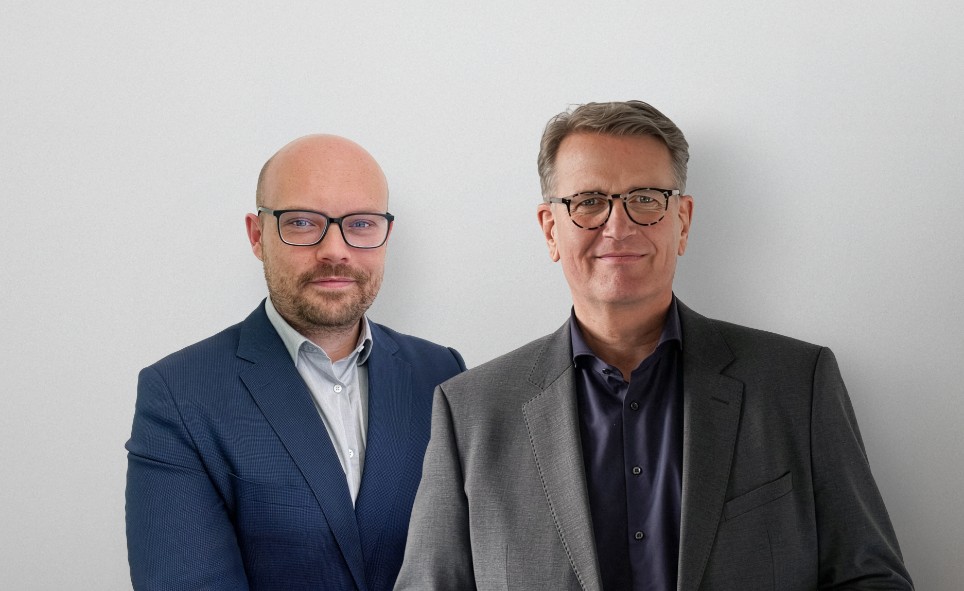 v.l.n.r.: Philipp Langendörfer, Vorstandsvorsitzender der astra Versicherung AG und Martin Gräfer, <br/>Vorstandsvorsitzender der BA die Bayerische Allgemeine Versicherung AG<br/>