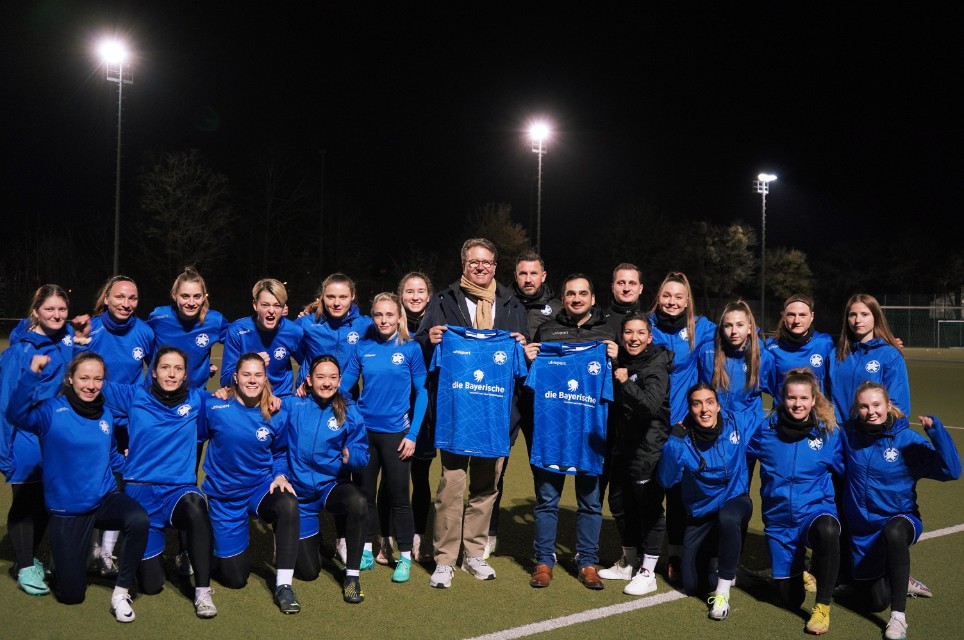 Pressefoto vom Team FFC Wacker mit die Bayerische Pressefoto vom Team FFC Wacker mit die Bayerische