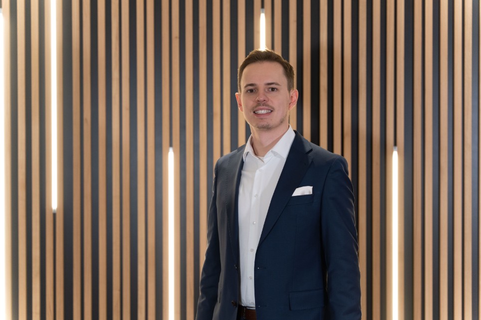 Pressebild Philipp Scharner Dr. Philipp Scharner, neuer Leiter des Geschäftsfeld Mobilität der Versicherungsgruppe die Bayerische.