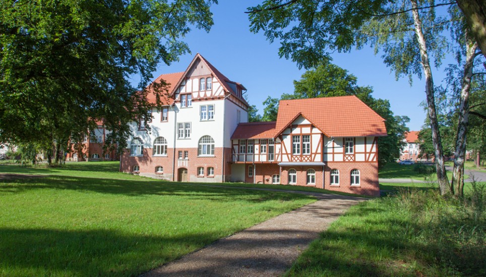 Frontansicht des Immobilienobjekts "Parkresidenz Lychen" Frontansicht des Immobilienobjekts "Parkresidenz Lychen"