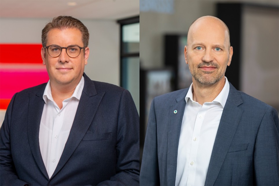 Pressebild Stefan Wirtz und Joachim Zech Das Bild zeigt Stefan Wirtz, Vorstand Vertrieb der Neodigital Versicherung AG, und Joachim Zech, Geschäftsführer der die Bayerische Online Versicherungsagentur und -Marketing GmbH (BOAM).