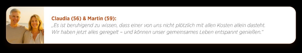 Ein Mann und eine Frau gehen Arm in Arm am Strand spazieren Ein Mann und eine Frau gehen Arm in Arm am Strand spazieren